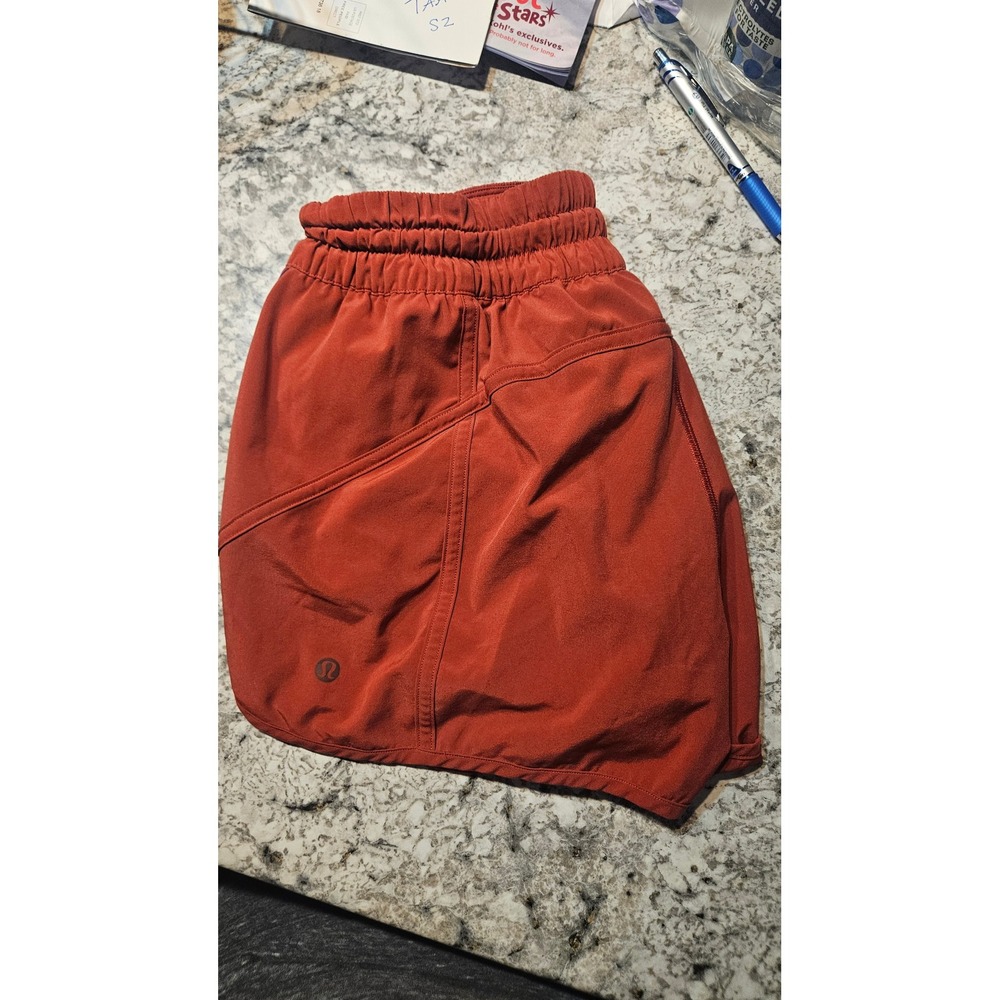 Lululemon wms Tracker short mid-Rise Lined Short 5 Terracotta Red Orange Size 10